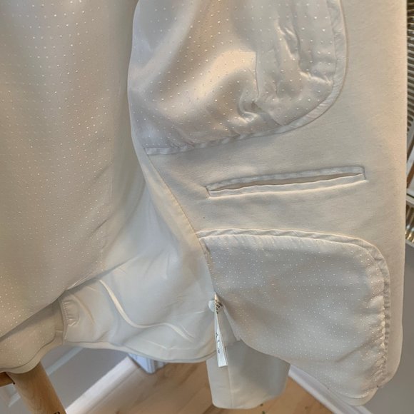 Blazer - Picture 6 of 7